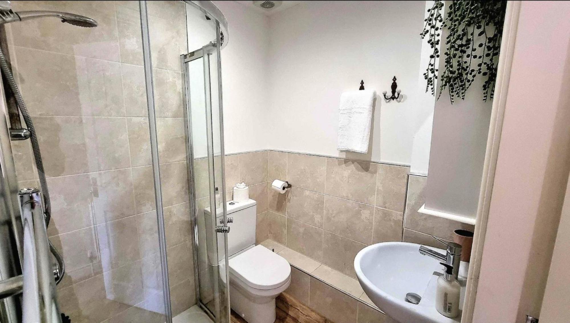 Top Floor Double En-Suite Br Apartment Central Matlock มัทล็อก ภายนอก รูปภาพ
